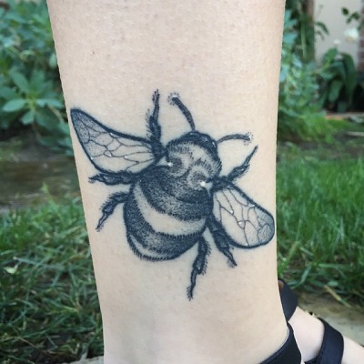 tumblr nhm8yfjsBY1rn3yyfo1 400 - Bee Tattoos Design Ideas Pictures Gallery