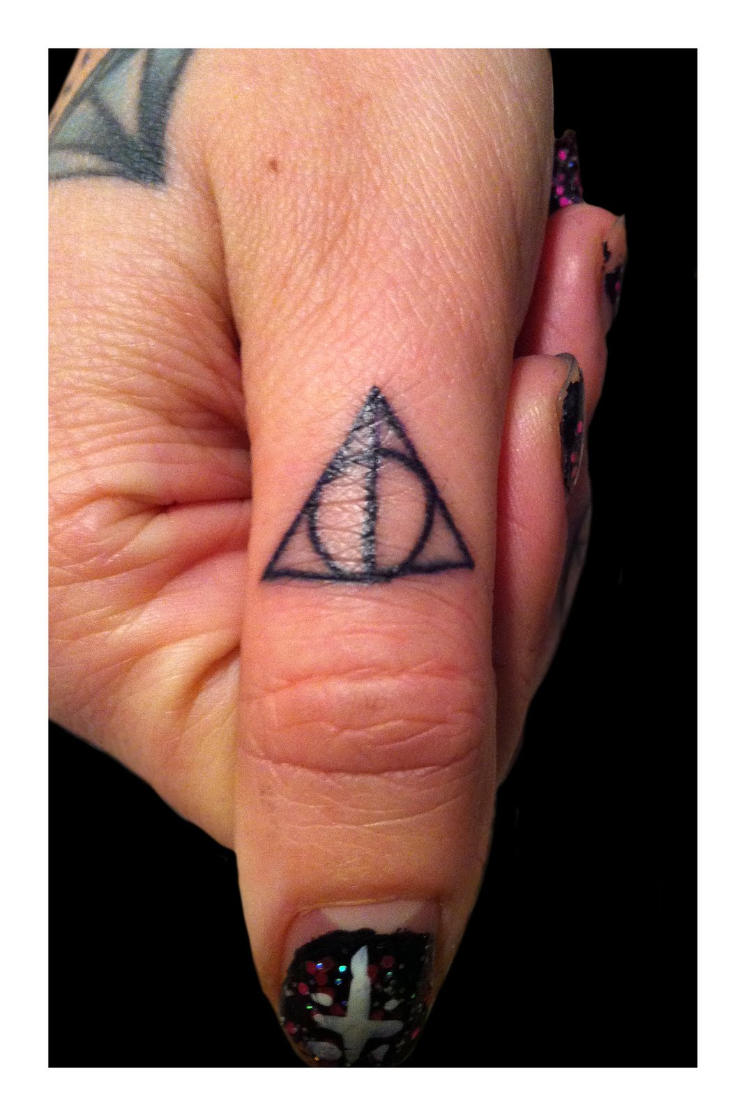 100's of Finger Tattoo Design Ideas Picture Gallery